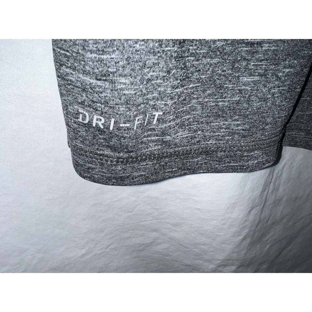 Nike Men's Hydroguard Dri-FIT Stretch UPF 40+ Guard Swim Top Size Large Gray‎
